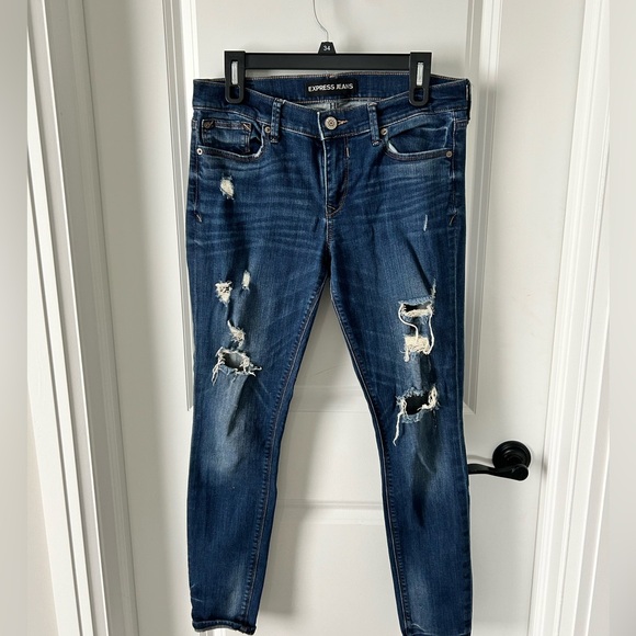 Express Denim - Express stretch ripped jegging.